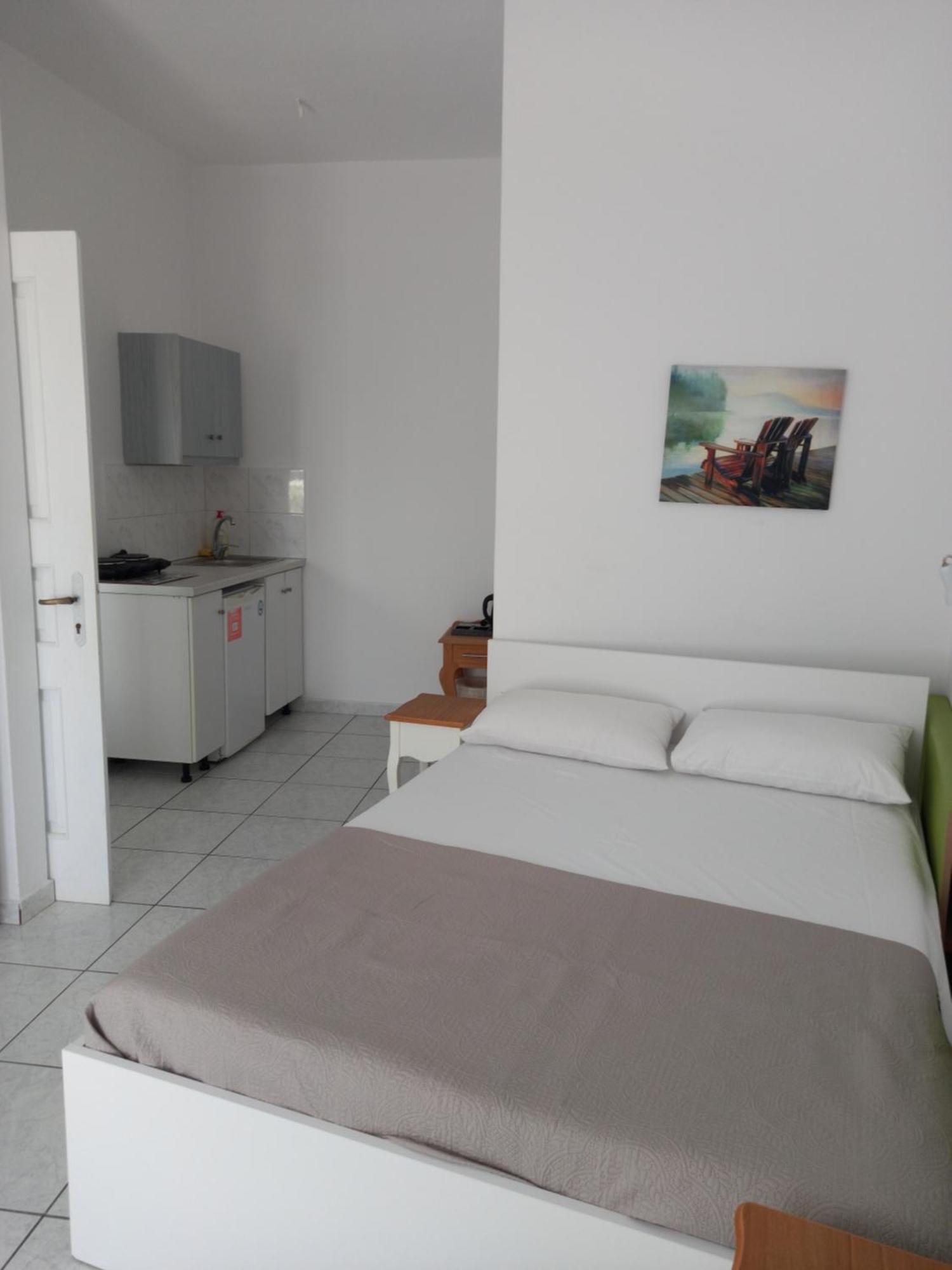 Aparthotel Three Harites Perissa  Habitación foto